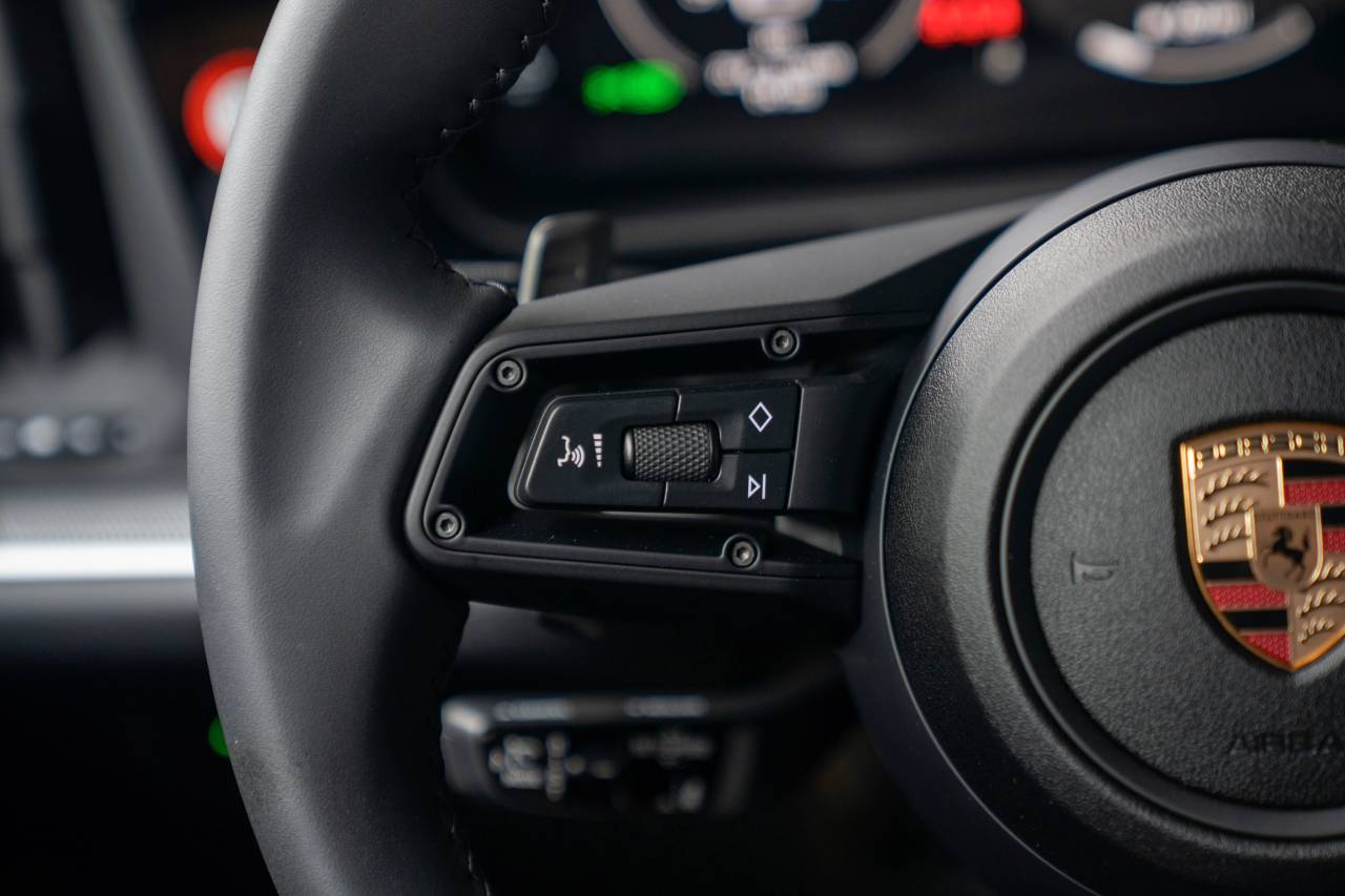 2025 Porsche Cayenne Coupe photo 8