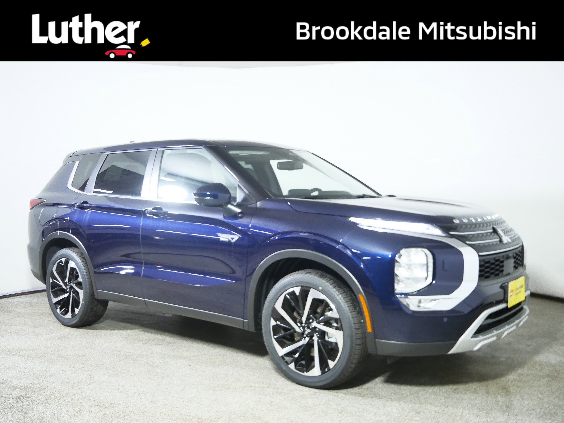 2025 Mitsubishi Outlander Plug-in Hybrid SE's photo