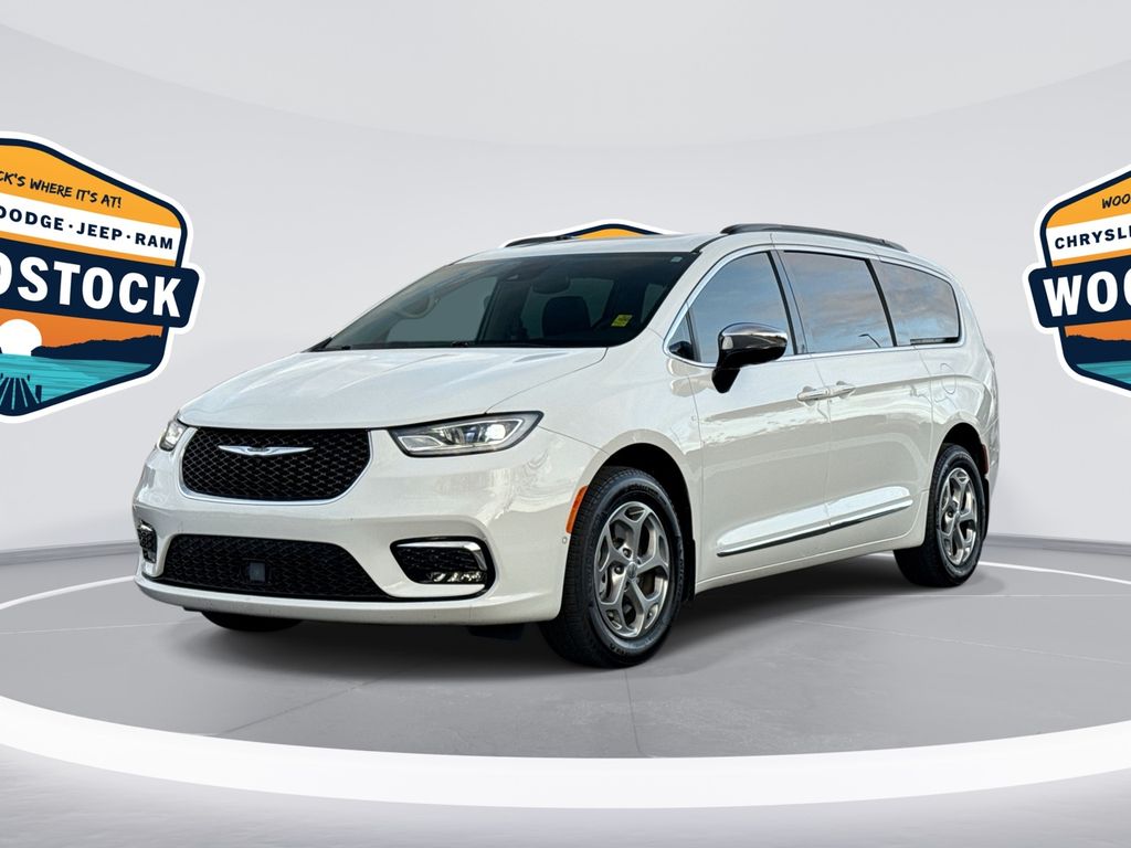 2023 Chrysler Pacifica Limited's photo