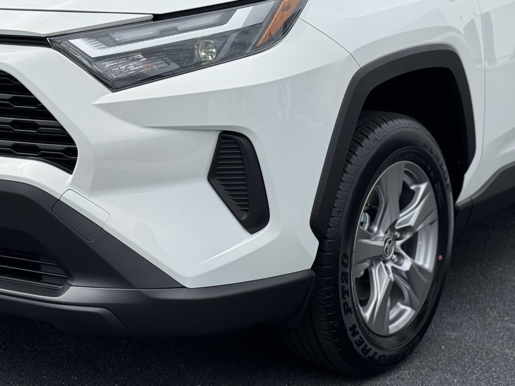 2025 Toyota RAV4 Hybrid XLE photo 3