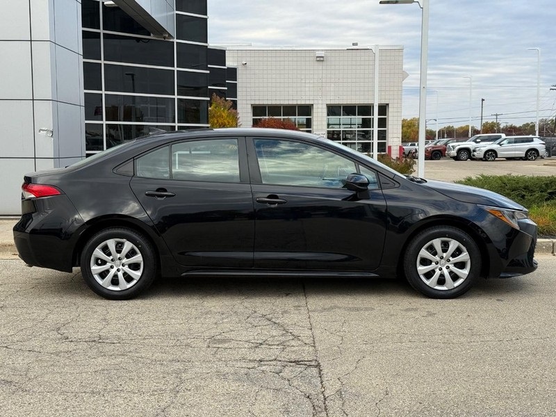 2024 Toyota Corolla LE photo 2