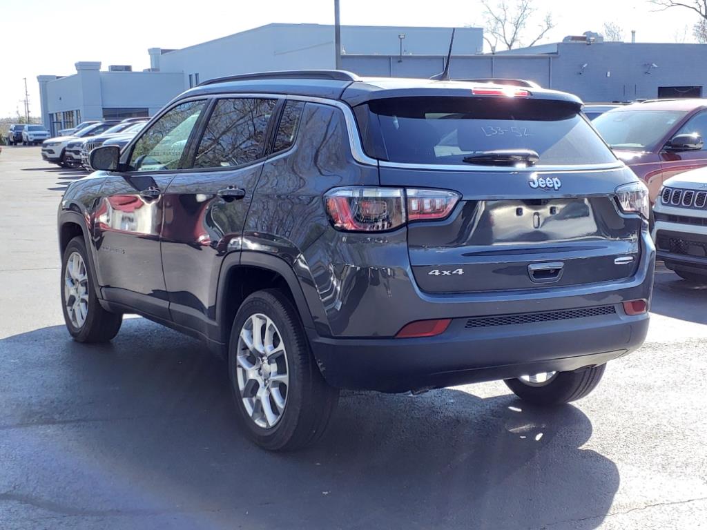 2024 Jeep Compass Latitude Lux photo 5