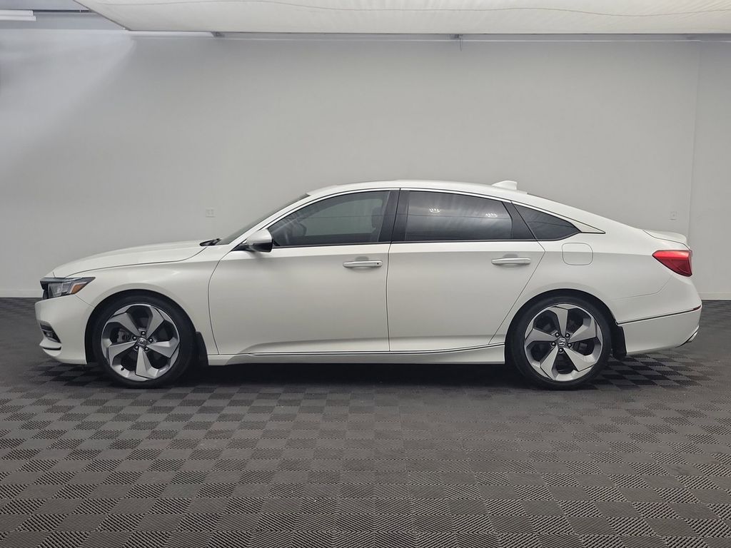 2019 Honda Accord Touring 2.0T photo 2