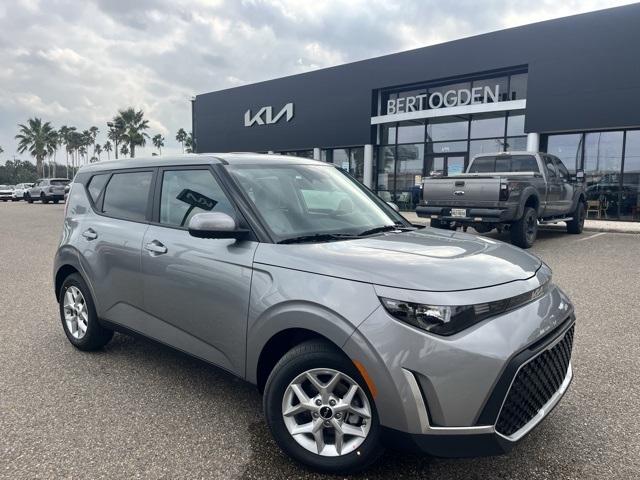 2025 Kia Soul LX's photo