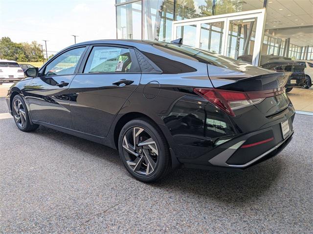 2025 Hyundai Elantra SEL Sport photo 3