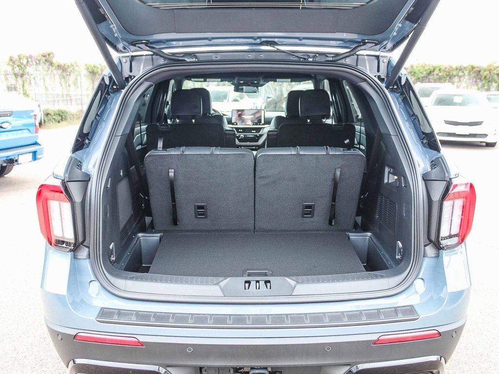 2025 Ford Explorer ST-Line photo 24