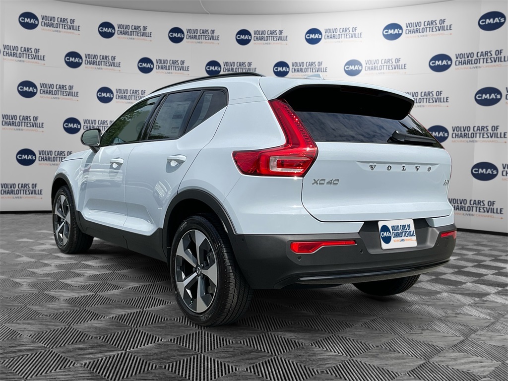 2026 Volvo XC40 AWD Plus photo 3