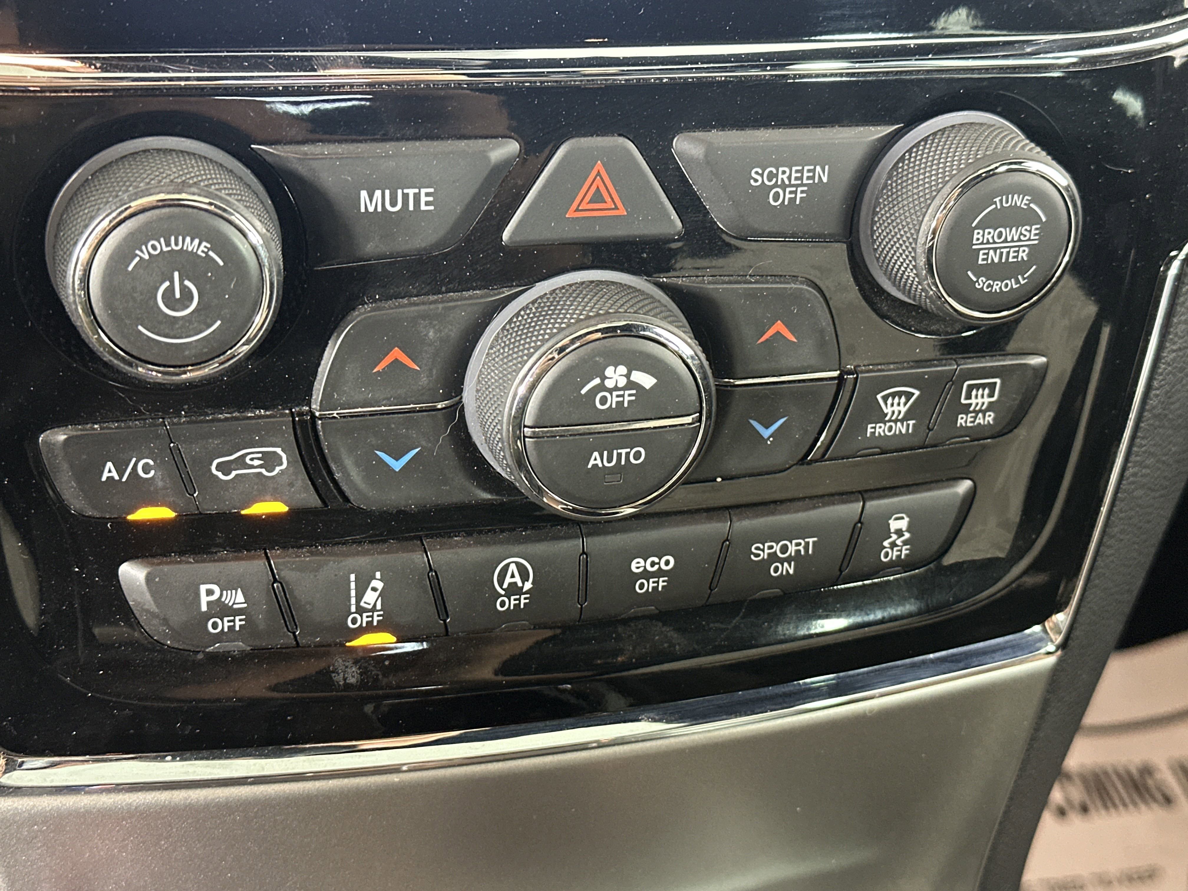 2020 Jeep Grand Cherokee Laredo photo 9