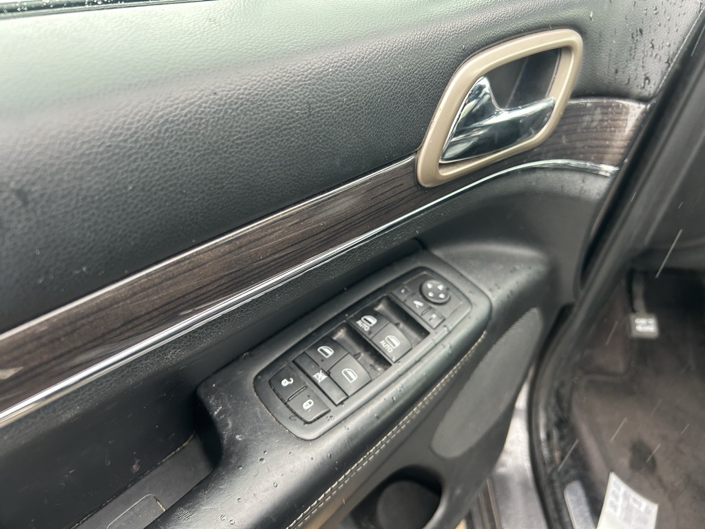 2017 Jeep Grand Cherokee Overland photo 11