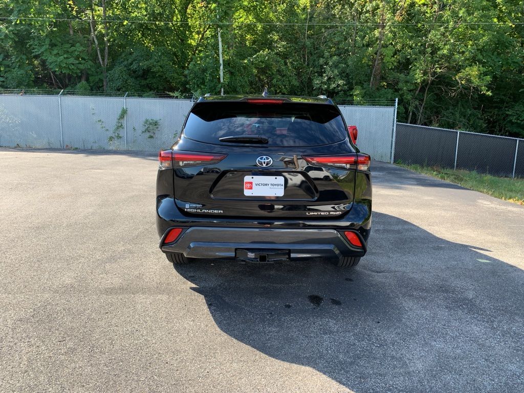 2025 Toyota Highlander Limited photo 4