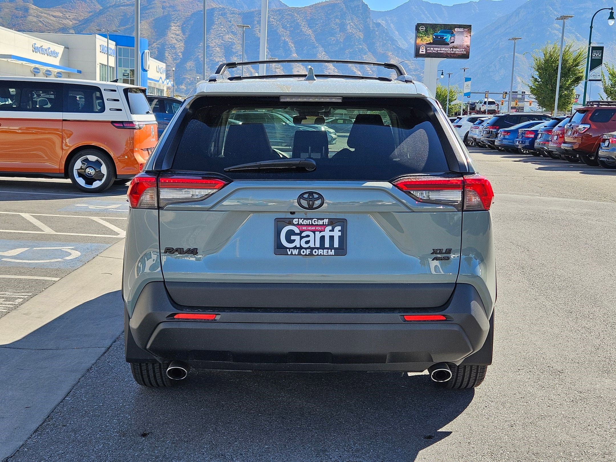 2019 Toyota RAV4 XLE photo 3