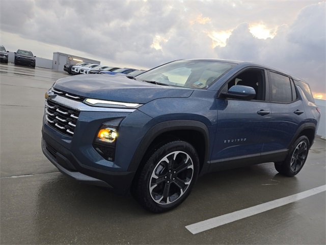2025 Chevrolet Equinox LT photo 4