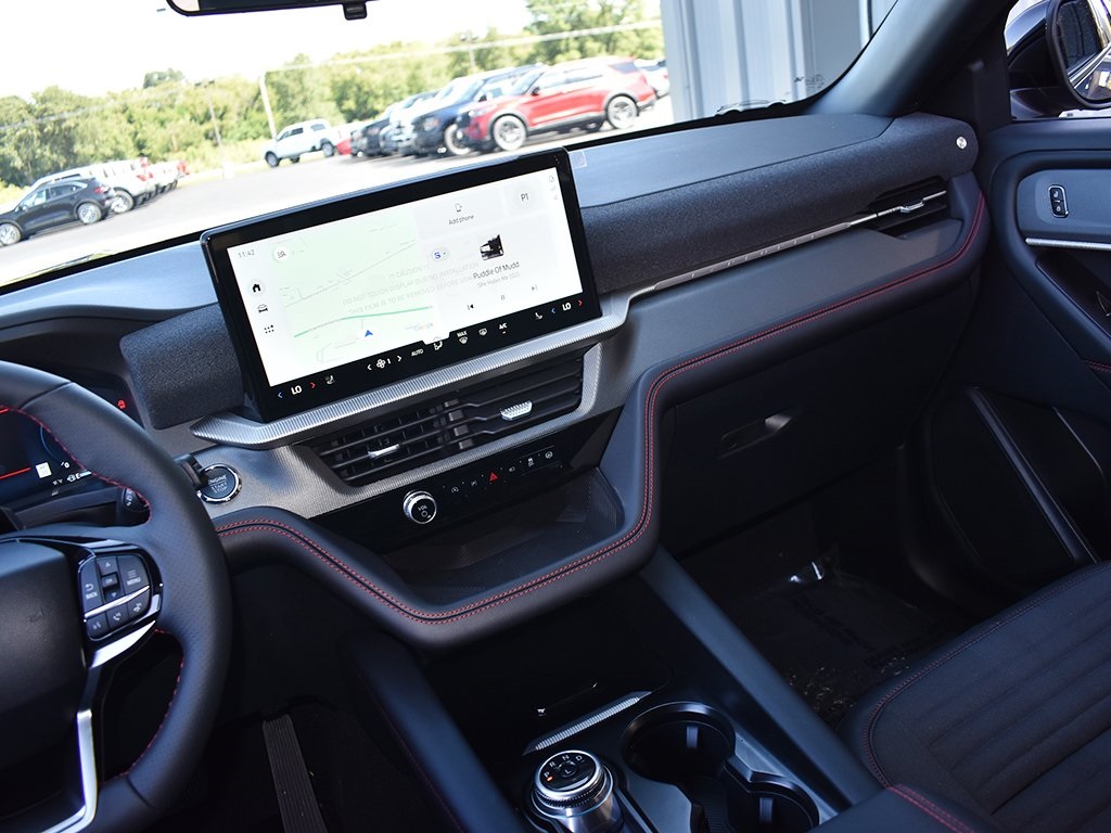 2025 Ford Explorer ST-Line photo 16