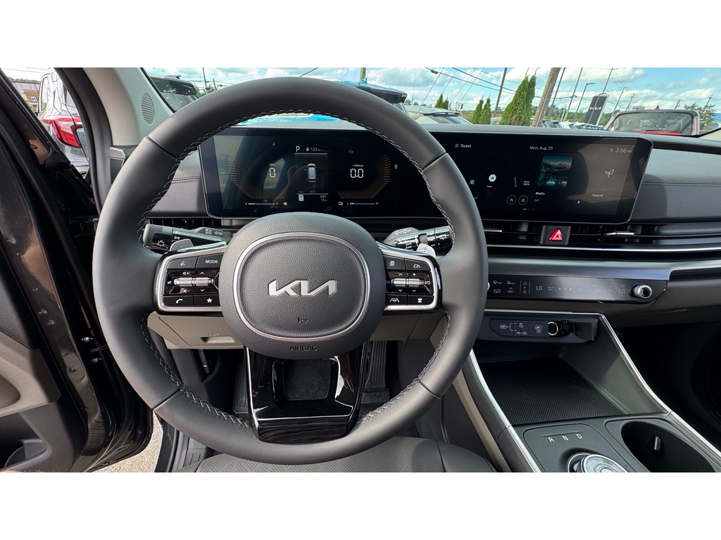 2026 Kia Carnival LXS photo 9