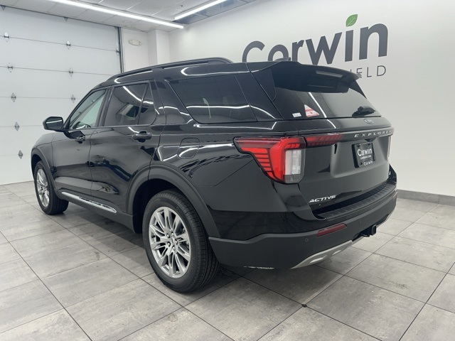 2025 Ford Explorer photo 2
