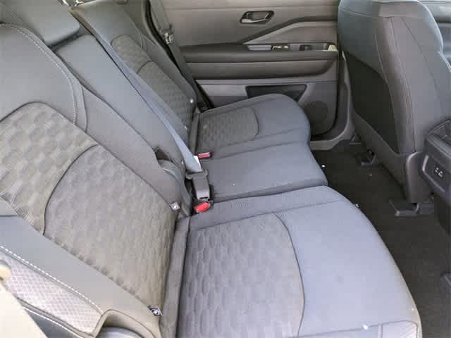 2024 Nissan Pathfinder S photo 13