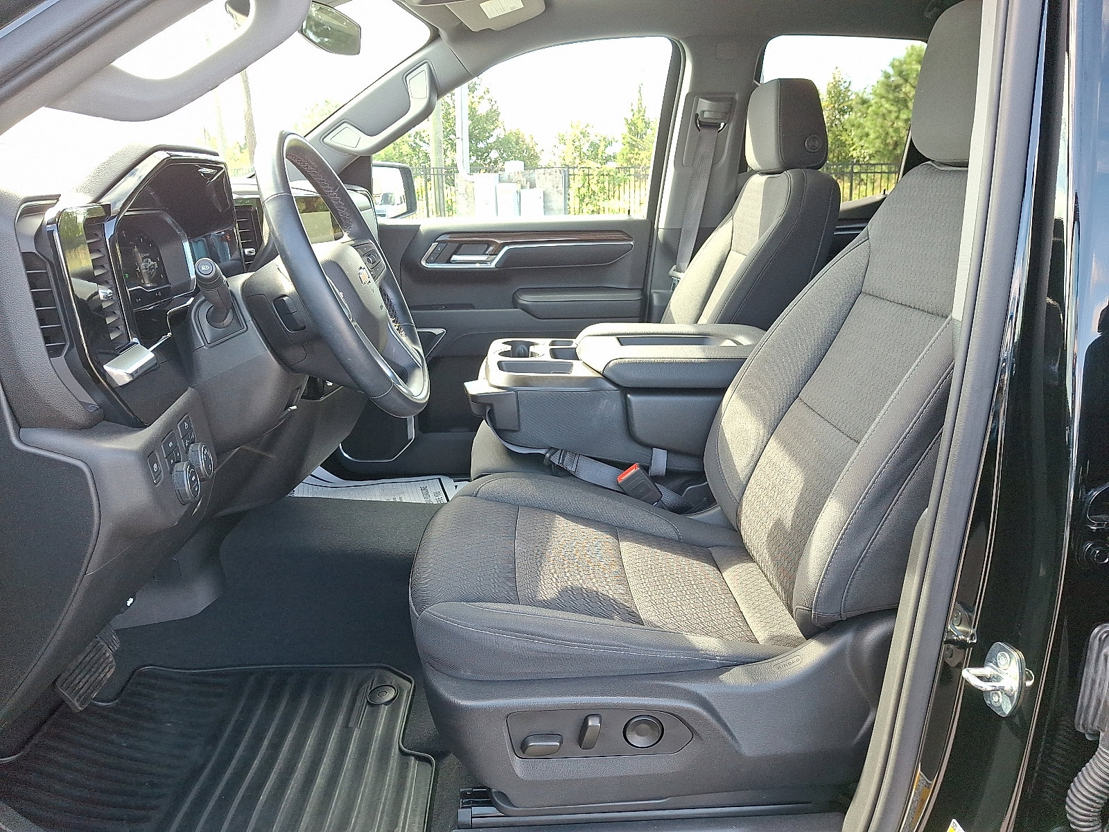 2023 Chevrolet Silverado 1500 LT photo 11