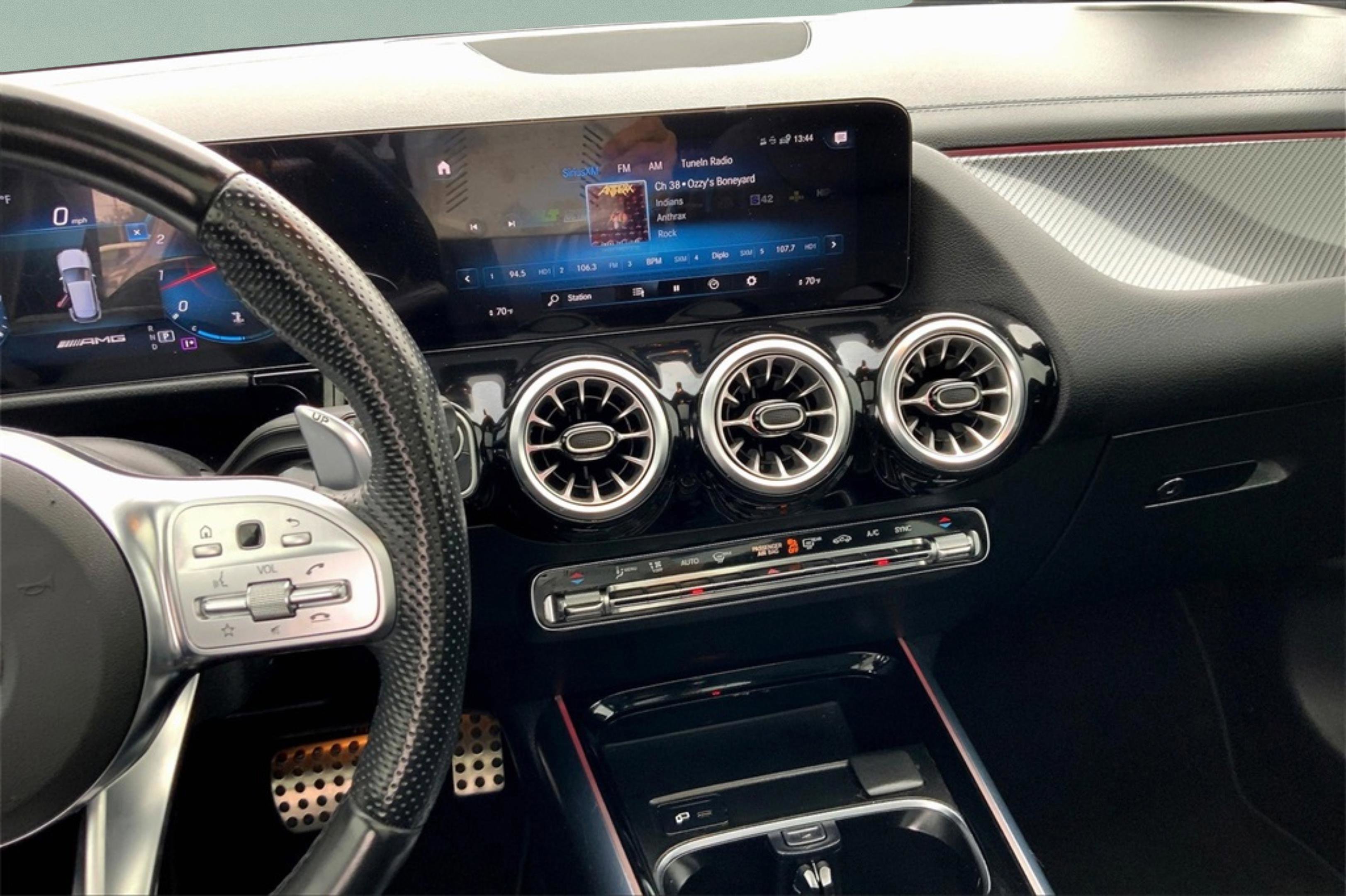 2022 Mercedes Benz GLA 35 AMG 4MATIC photo 4