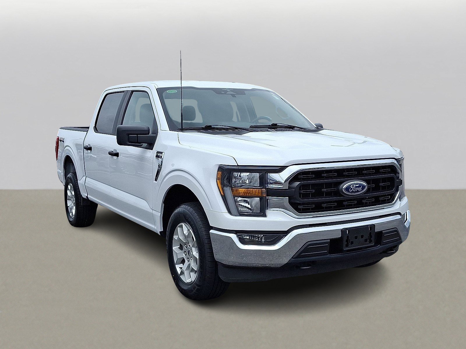 2023 Ford F-150 XLT photo 2
