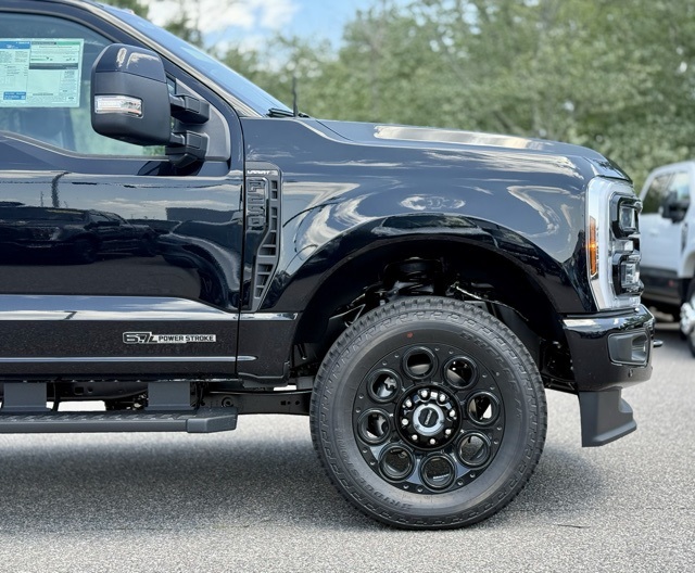 2025 Ford F-250 Lariat photo 2