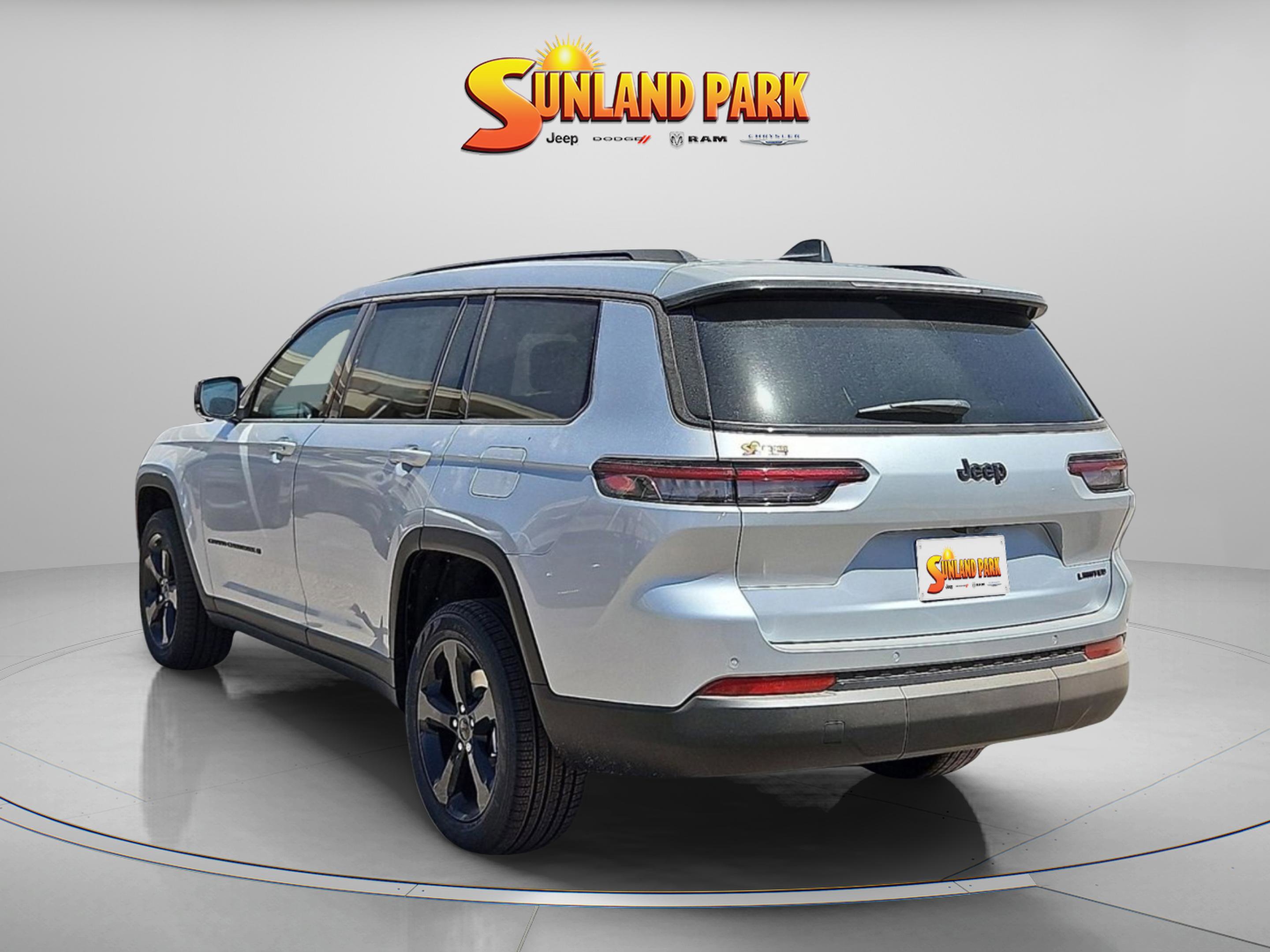 2025 Jeep Grand Cherokee Limited photo 3