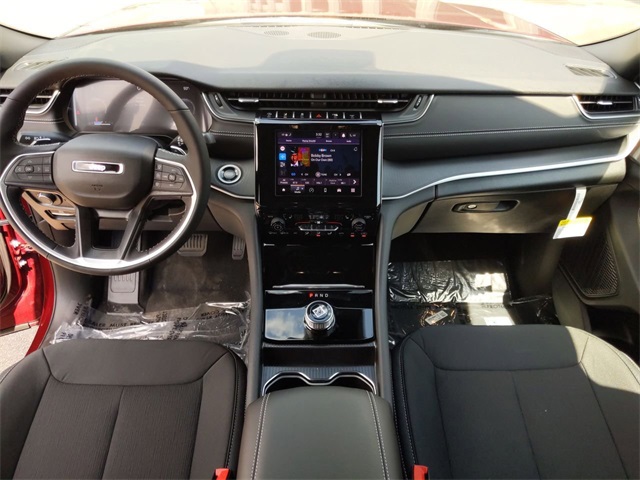 2025 Jeep Cherokee Laredo photo 16