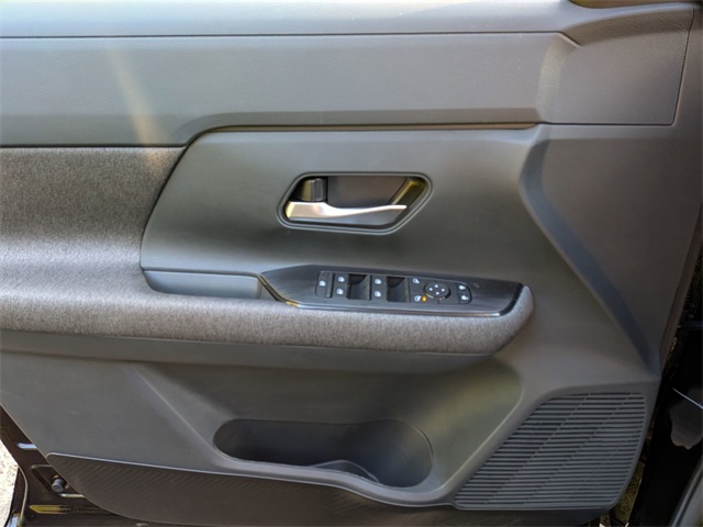 2025 Nissan Kicks SV photo 10