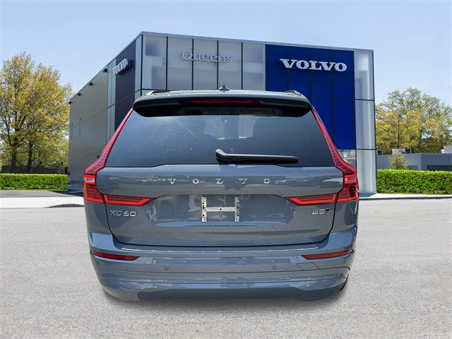 2022 Volvo XC60 B5 Momentum photo 4