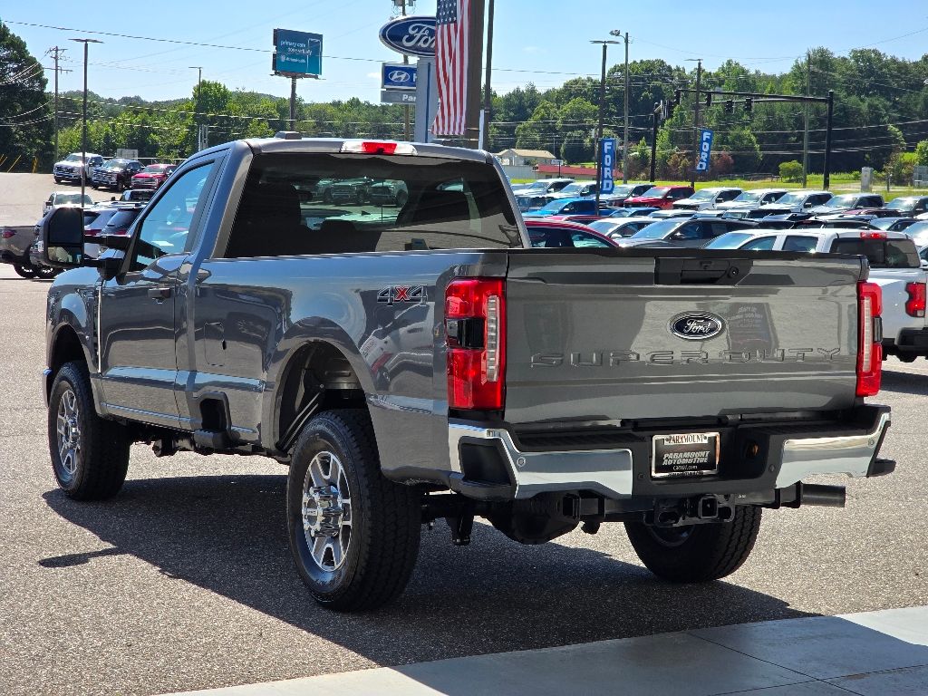 2025 Ford F-350 XLT photo 2