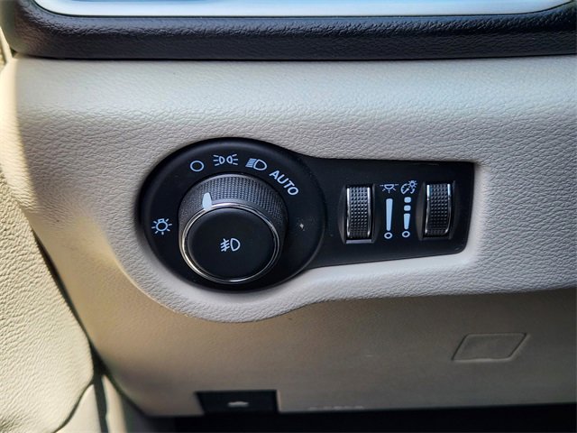 2024 Chrysler Pacifica Touring L photo 18