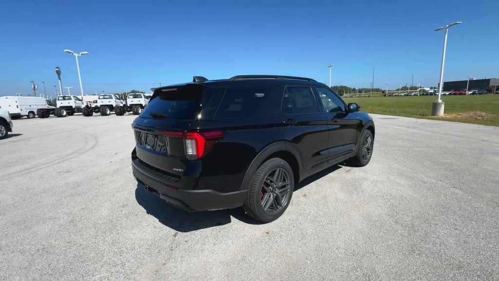 2025 Ford Explorer ST-Line photo 6
