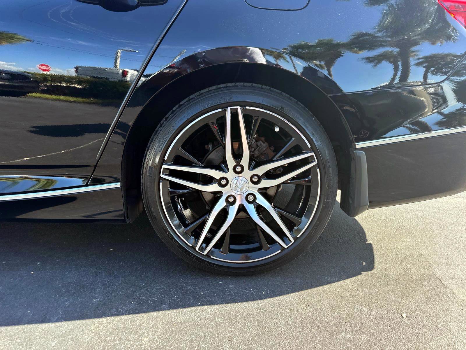 2022 Honda Accord Touring 2.0T photo 9