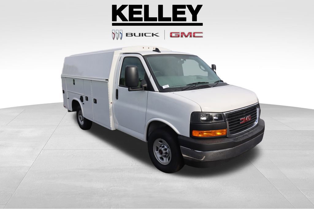 2025 GMC Savana Cutaway Work Van's photo