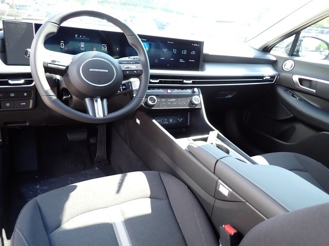 2025 Hyundai Sonata Hybrid SEL photo 10