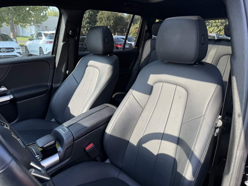 2023 Mercedes Benz GLB 250 photo 4