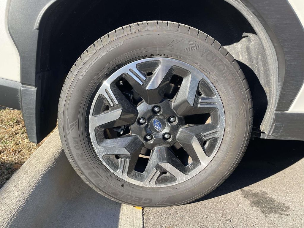 2025 Subaru Forester Premium photo 3