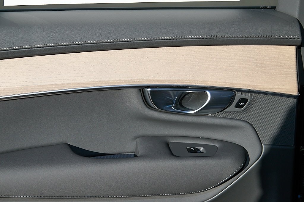 2026 VOLVO XC90 - Image 18