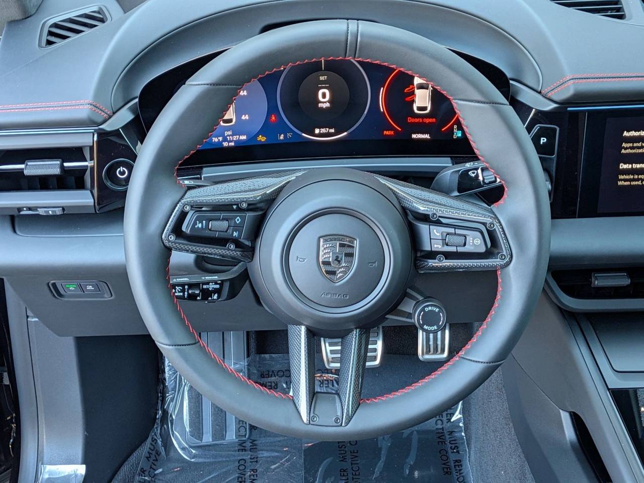 2025 Porsche Macan Electric Turbo photo 12