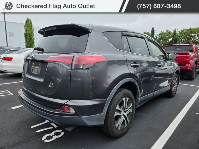 2018 Toyota RAV4 LE photo 6