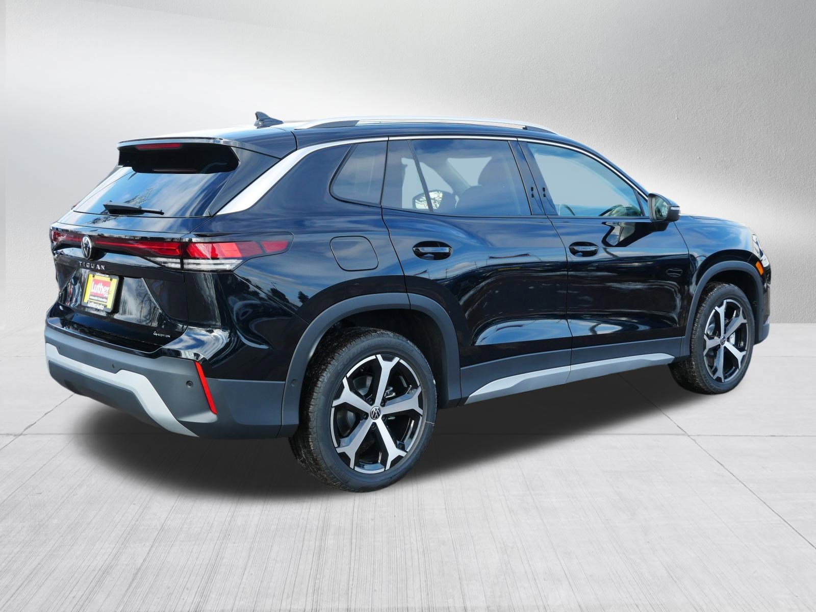 2026 Volkswagen Tiguan SE photo 3