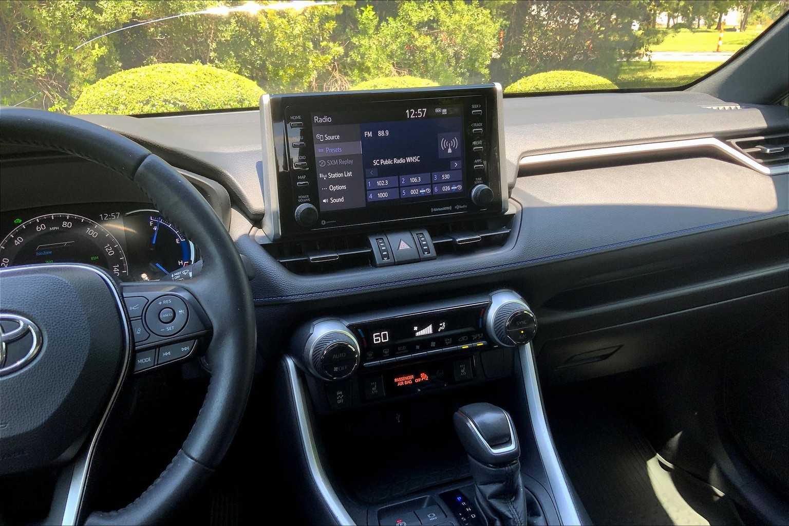2021 Toyota RAV4 Hybrid XSE photo 4