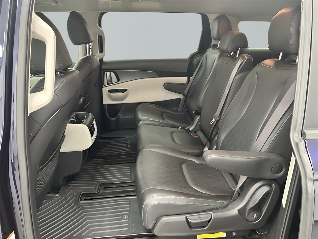 2023 Kia Carnival LX photo 9