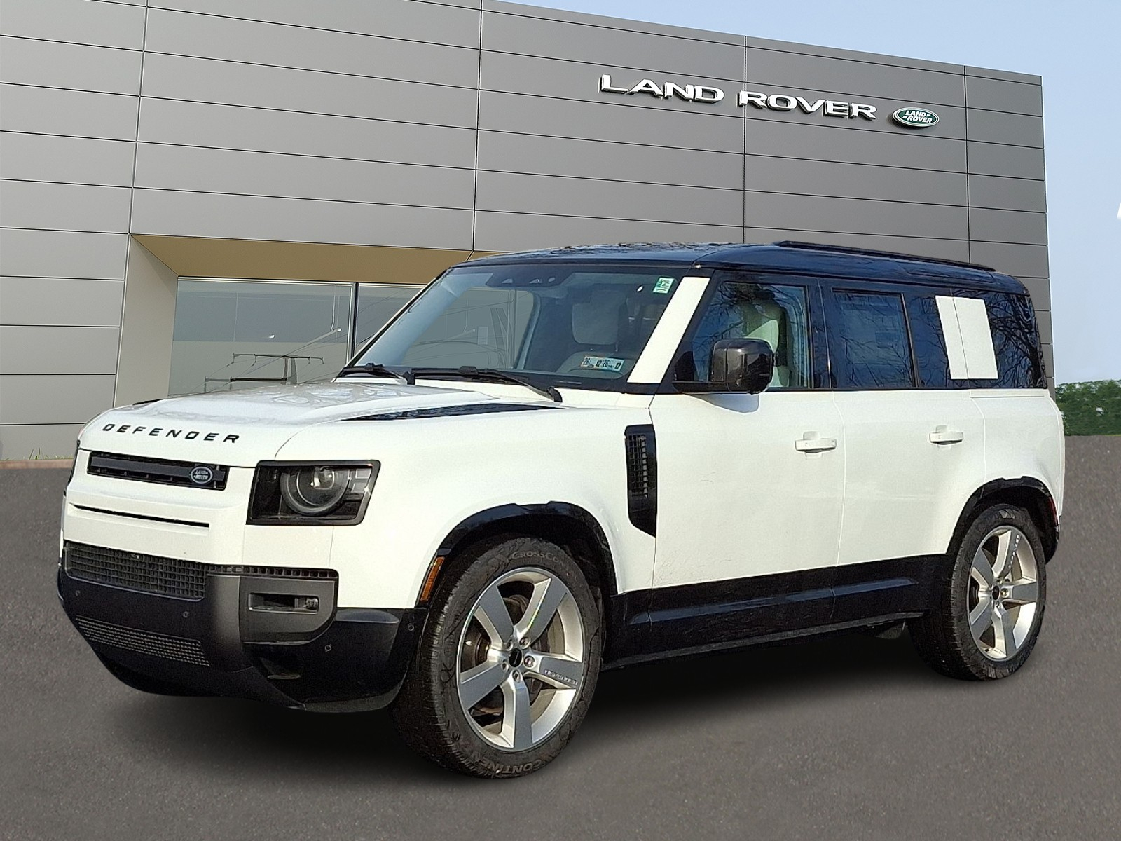 2026 Land Rover Defender X-Dynamic SE's photo