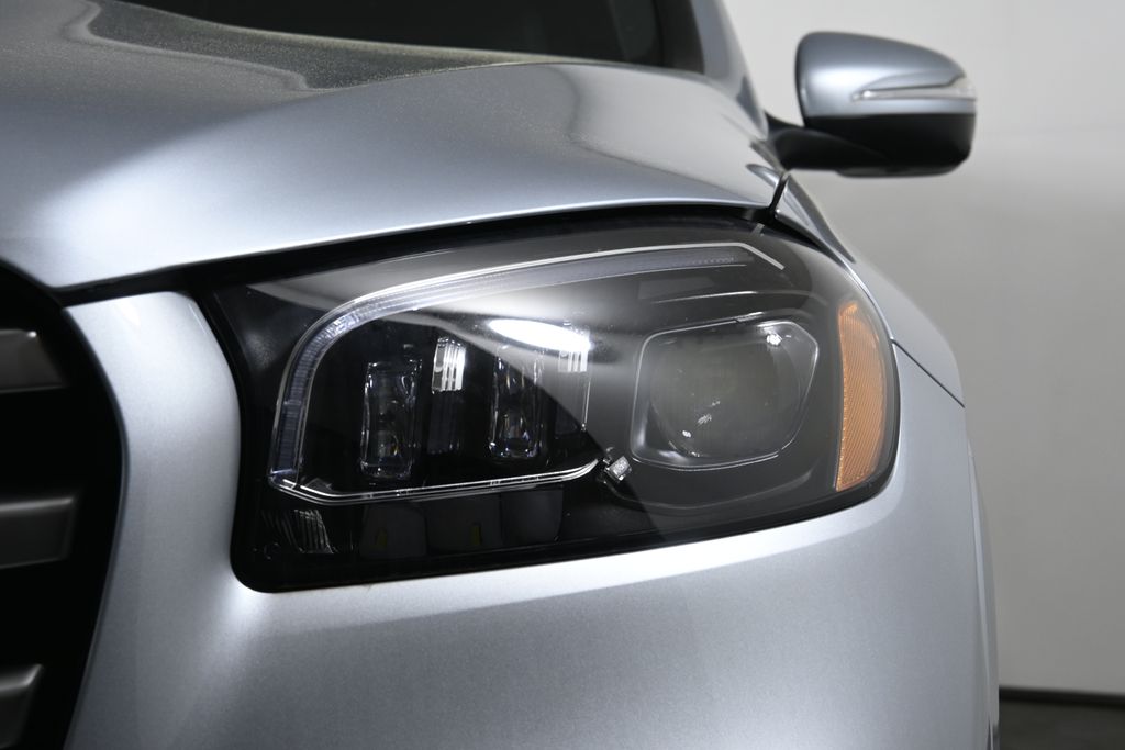 2025 Mercedes Benz GLS 450 4MATIC photo 9