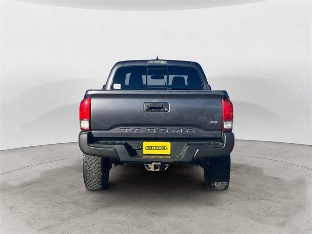 2017 Toyota Tacoma TRD Off-Road photo 4