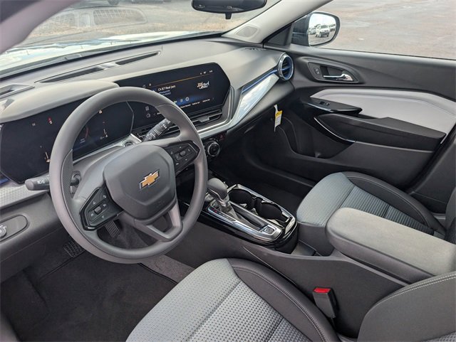 2025 Chevrolet Trax LT photo 9