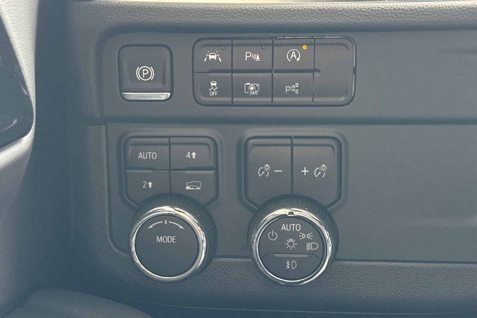 2025 Chevrolet Suburban High Country photo 29