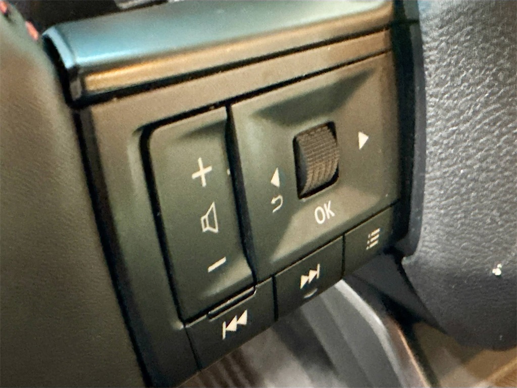 2025 Nissan Rogue SV photo 4