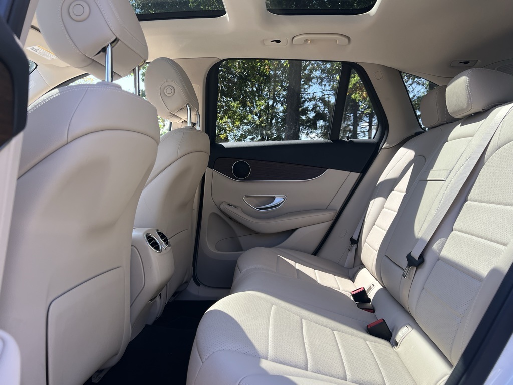 2022 Mercedes Benz GLC 300 4MATIC photo 9