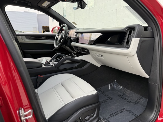 2025 Porsche Cayenne Base photo 18
